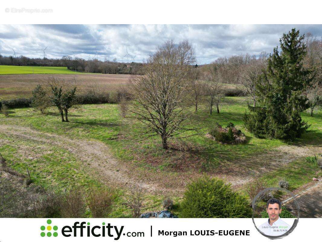 Maison 185 m² à Genouille  - photo 15
