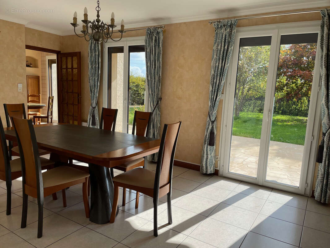 Maison à LESSARD-LE-NATIONAL