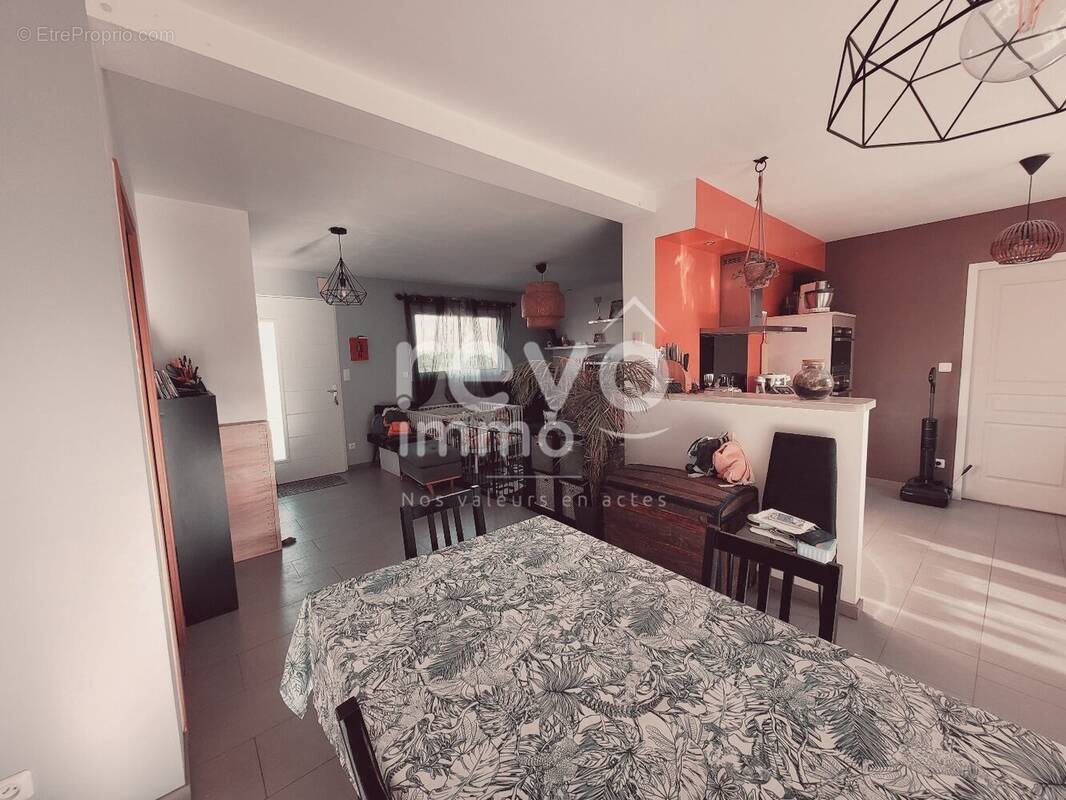 Maison à VOIVRES-LES-LE-MANS