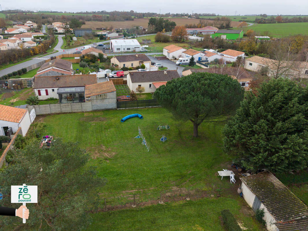 Terrain à MOUTIERS-SUR-LE-LAY