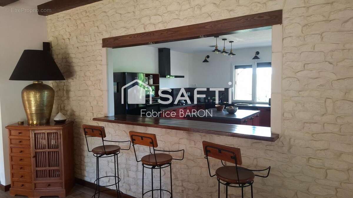 Maison 176 m² à Monthoiron  - photo 3