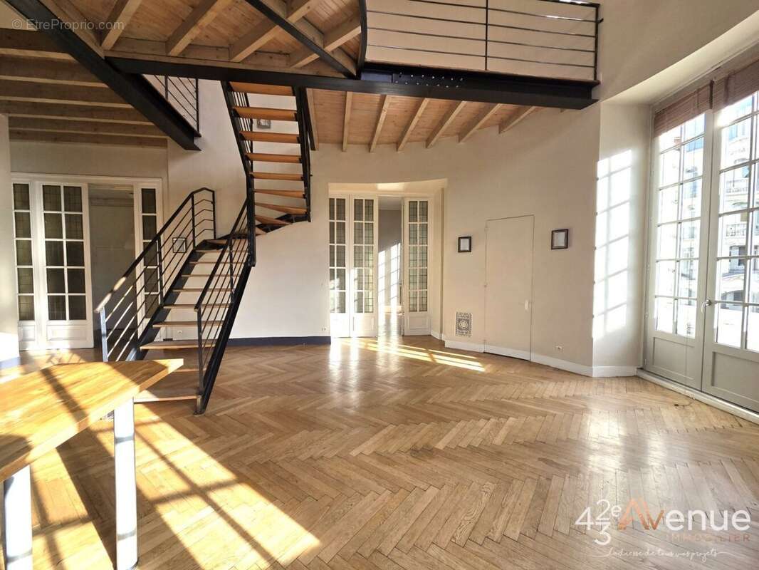 Appartement à SAINT-ETIENNE