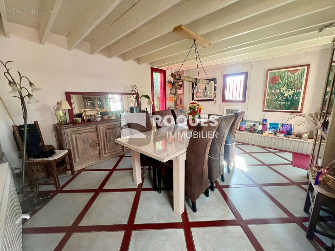 Maison T7 avec jardin, piscine et dépendances - photo 9