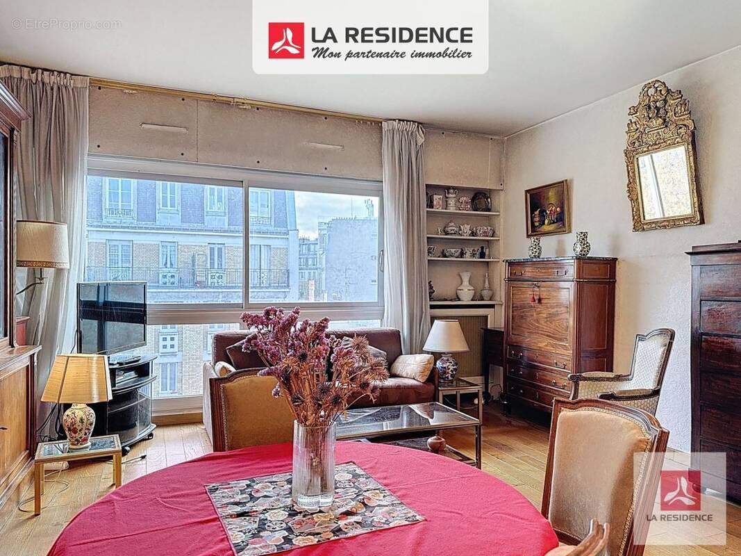 Appartement à PARIS-17E