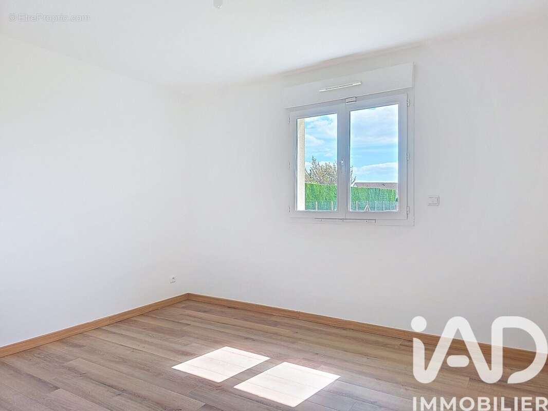 Maison 94 m² à Rouge-Perriers  - photo 9