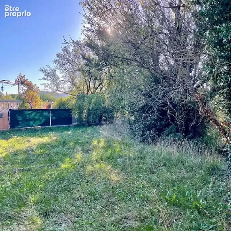 Terrain 700 m² à vendre à La Roque-D'antheron (13640) - photo 1