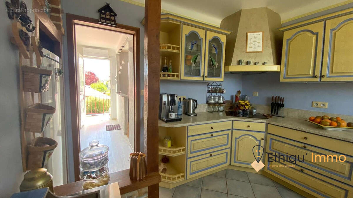 Maison 107 m² à La Riviere-De-Corps  - photo 8