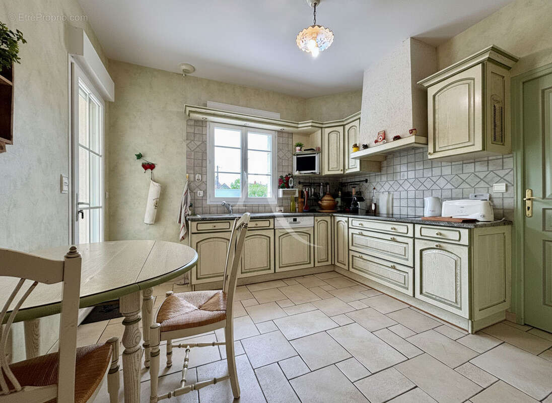 Maison de qualité à proximité des commerces - photo 5