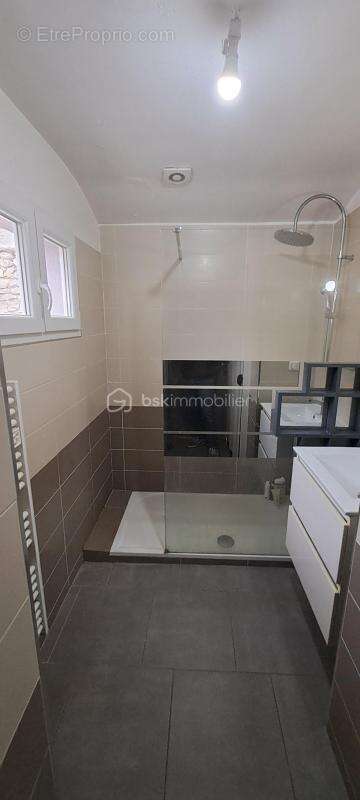 Appartement à UCHAUD