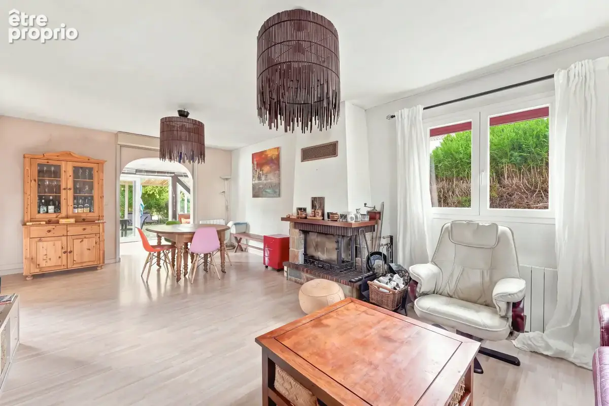 Maison à vendre 7 pièces SAINT GENIS POUILLY (01) - photo 6
