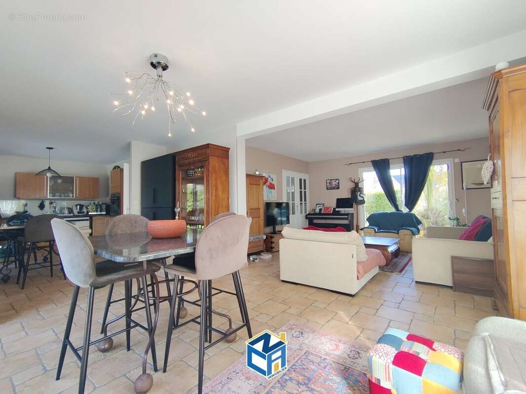 Maison à SAINT-CYR-SUR-LOIRE