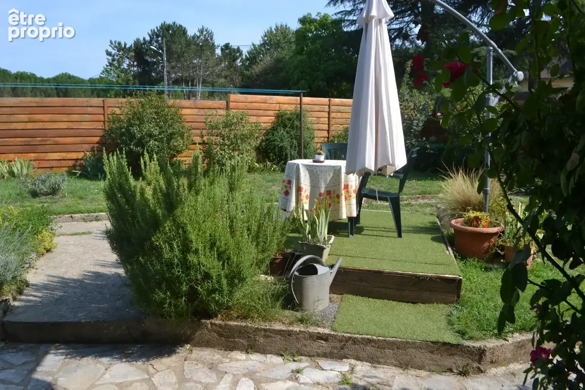 Maison de village à proximité immédiate des commerces - photo 2