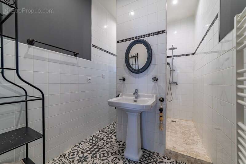 Exceptionnel : propriété avec piscine à sommieres, idl pour un projet famillial et/ ou investissement - photo 16