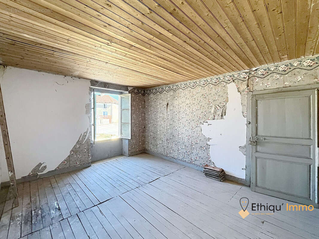 Maison 83 m² à Rouvres-Les-Vignes  - photo 9