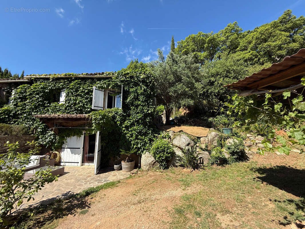 Maison à LA GARDE-FREINET