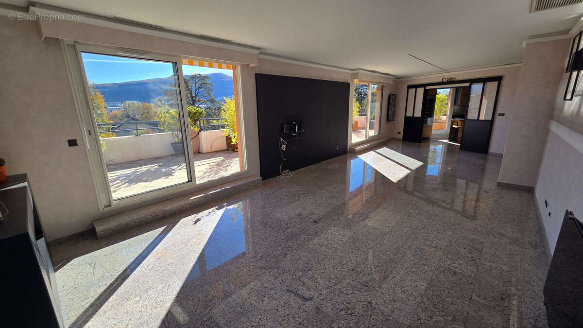 Appartement à AMBILLY