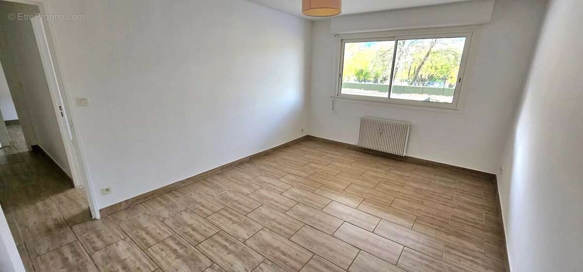 Appartement à SOLLIES-PONT