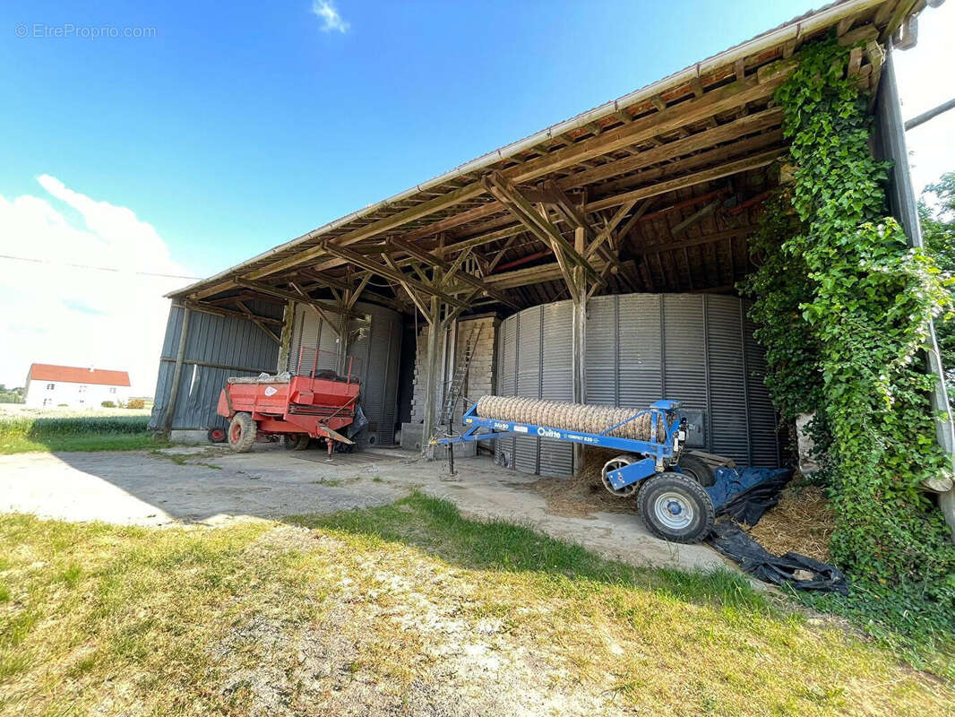 Commerce à LA FERTE-SOUS-JOUARRE