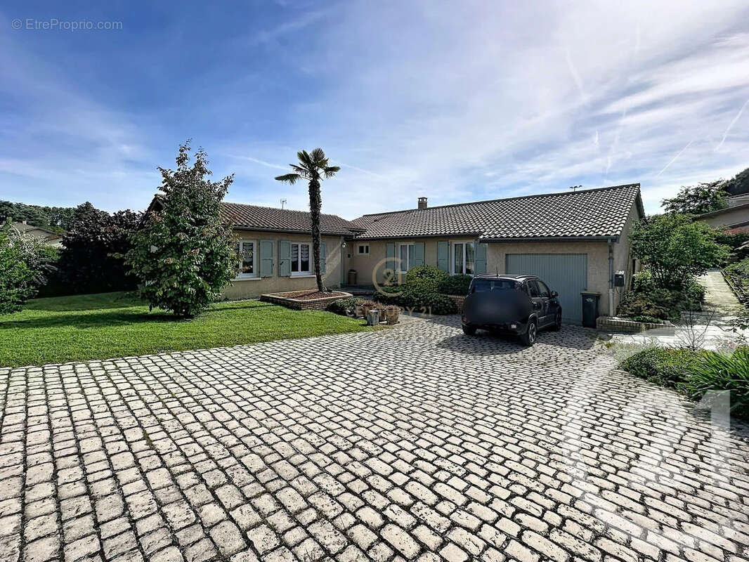 Maison à CHARLY