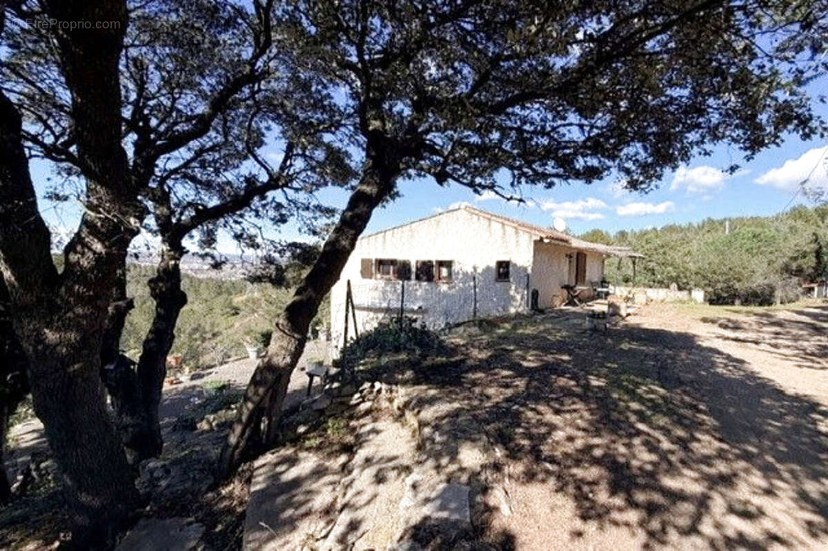 Maison à MEYREUIL