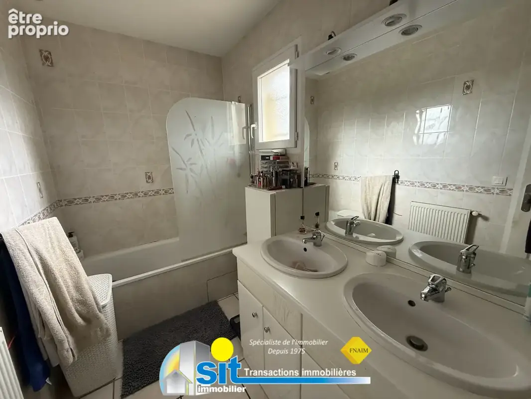Villa100m2 habitables avec piscine - CHONAS L'AMBALLAN - photo 12
