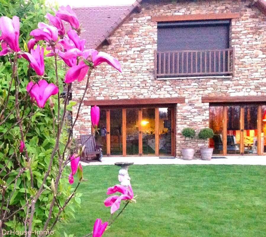 Maison à SAINT-YRIEIX-LA-PERCHE