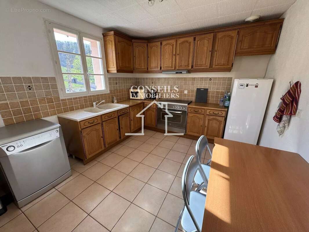 Maison à VILLENEUVE-SUR-YONNE