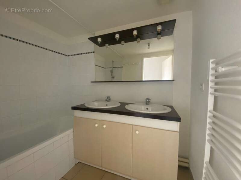 Appartement à SAINT-CAPRAIS-DE-BORDEAUX