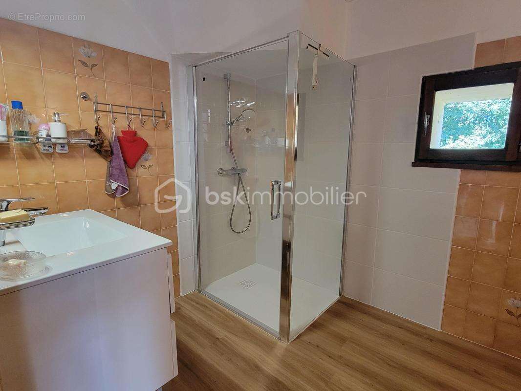 Coup de cœur assuré pour cette authentique maison en pierre - photo 7
