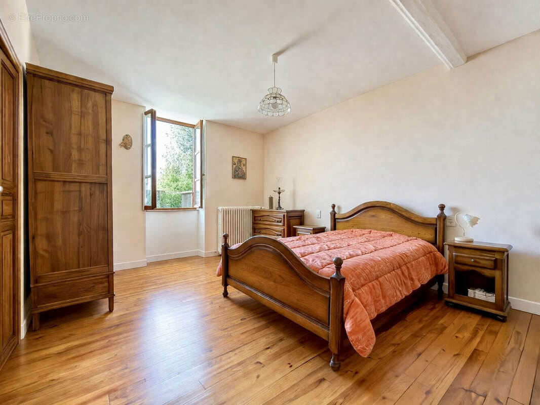 Maison 212 m² à Luzillat  - photo 5