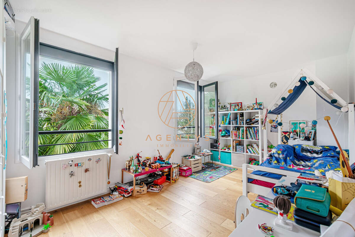 Maison 160 m² à Saint-Maur-Des-Fosses  - photo 7