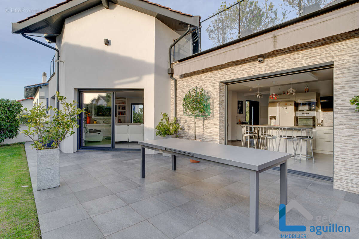 Maison de type 6 pieces hauteur plage piscine et garage - photo 12