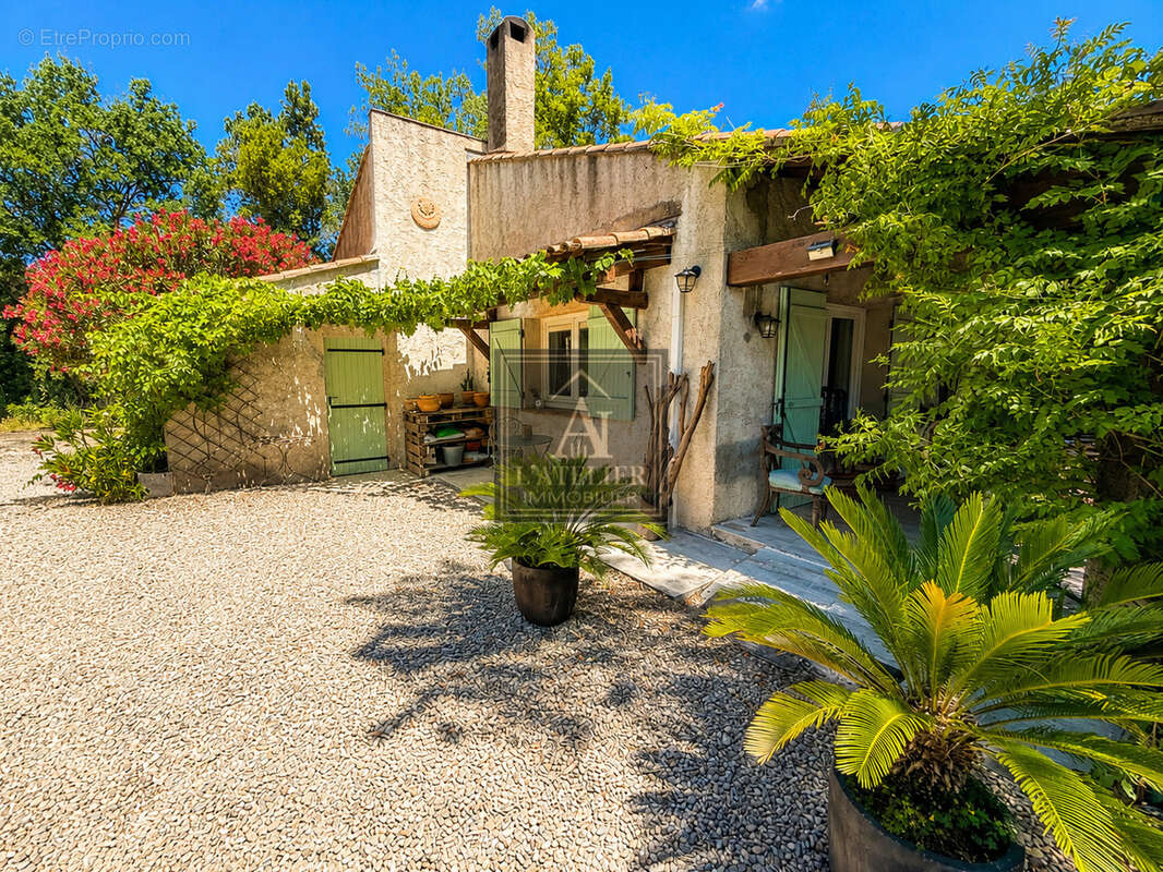 Maison de type 4 de plain-pied avec dépendance sur une parcelle de 470 m2 - photo 17