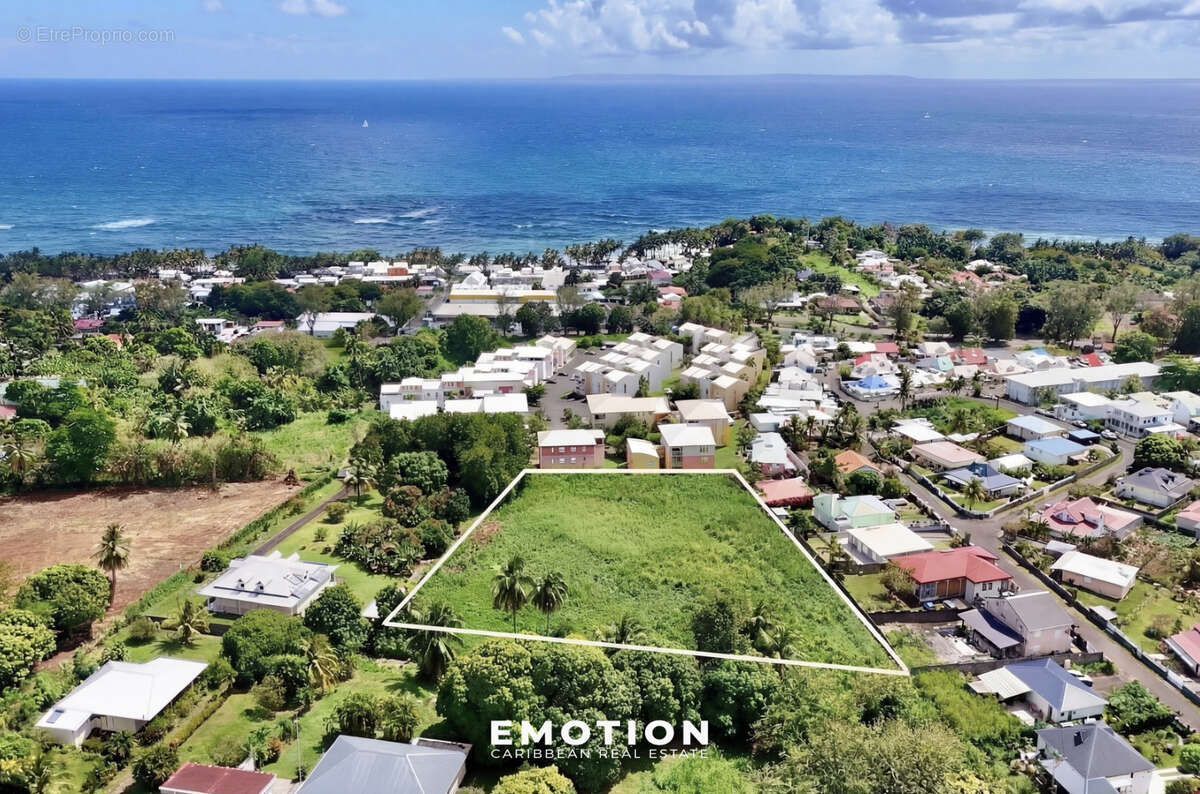 Terrain à CAPESTERRE-BELLE-EAU