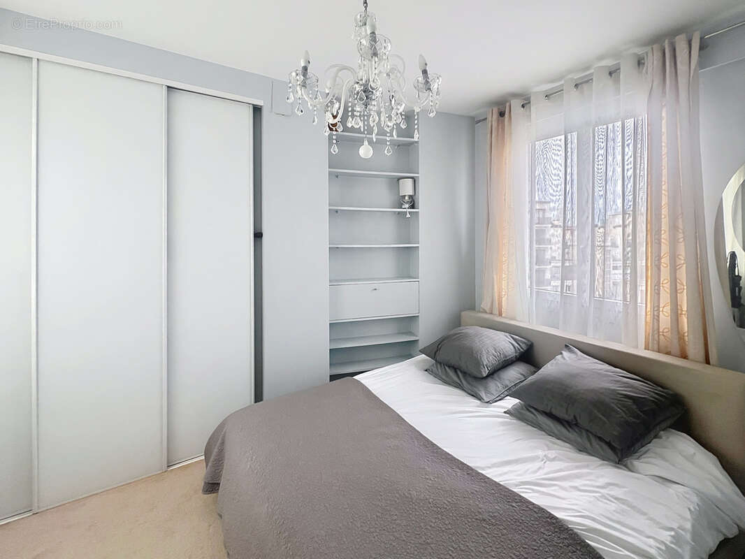 Appartement à NEUILLY-SUR-SEINE