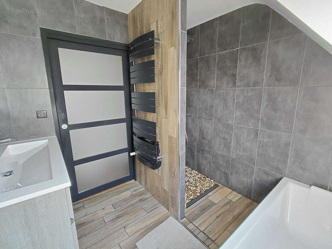 Maison à SAINT-MARTIN-DES-CHAMPS