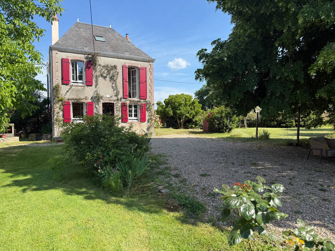Maison à SAINT-DENIS-DE-JOUHET