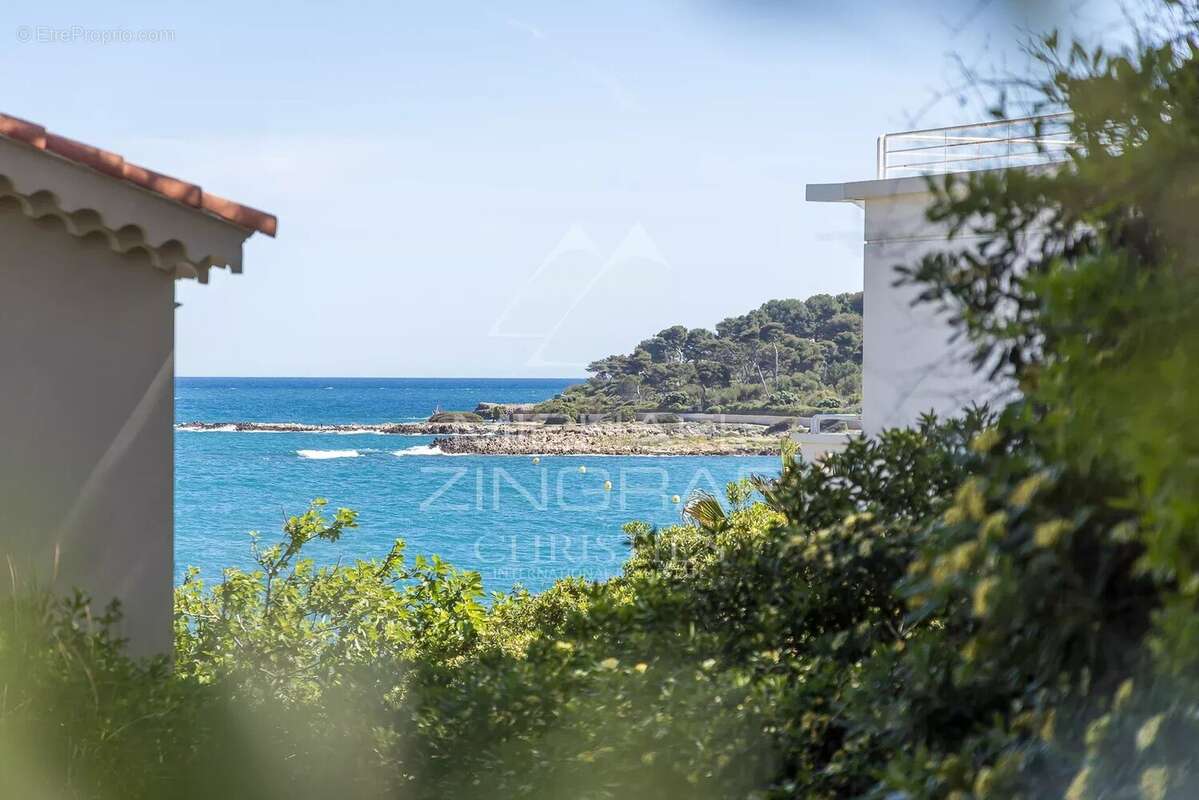 Exclusivité – Villa d’exception avec vue mer sur la baie de la Garoupe - photo 2