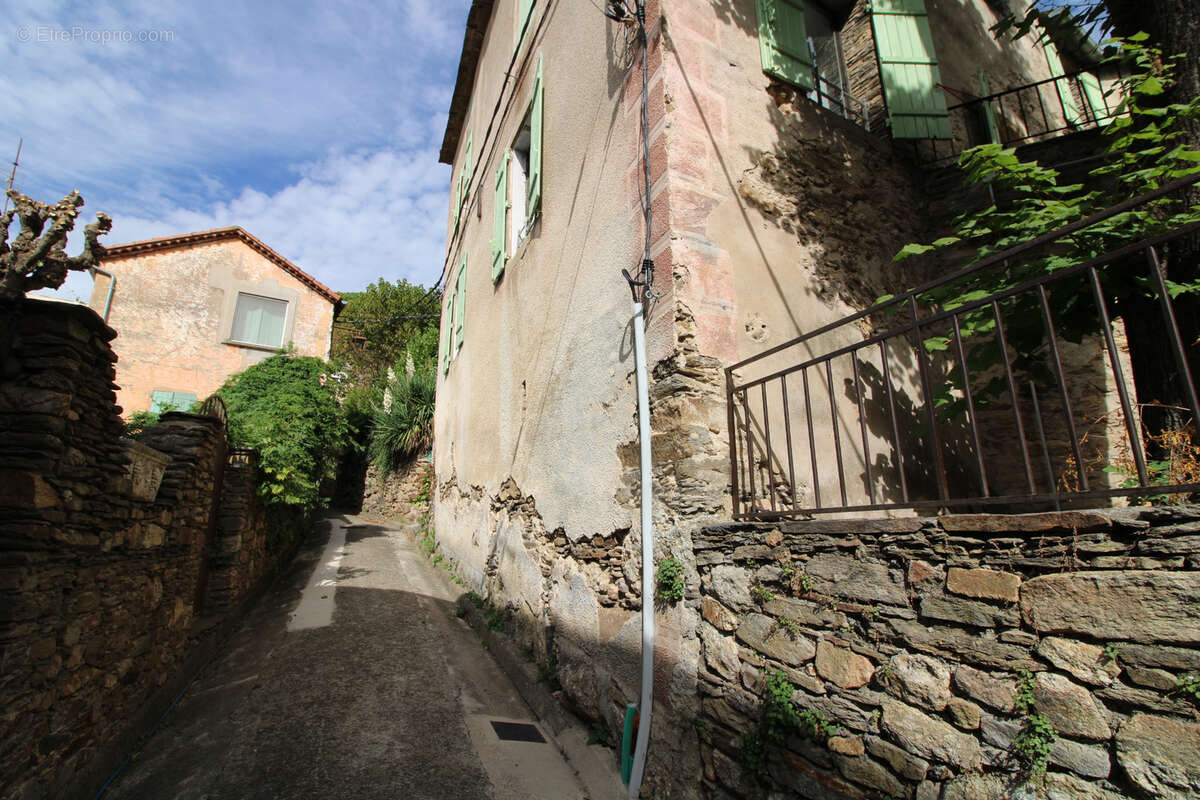 Maison à COLOMBIERES-SUR-ORB