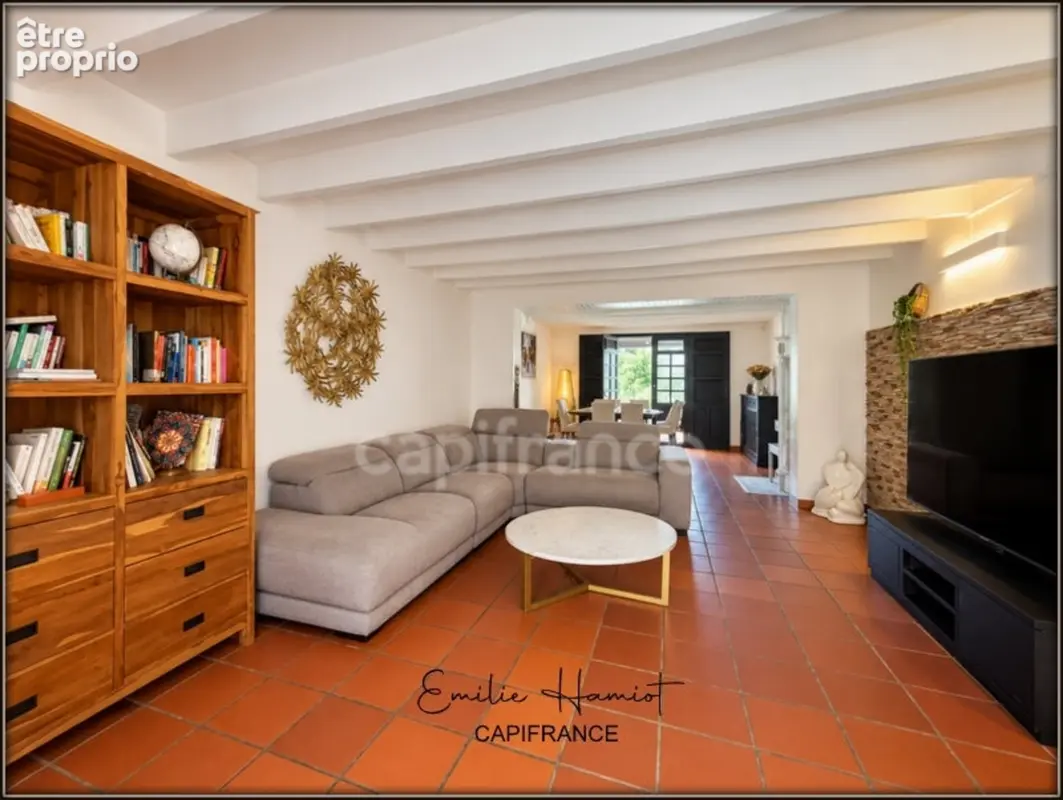 A vendre - Fort de France Quartier Didier -  Villa T6 avec jardin, terrasse, carbet et piscine - photo 3