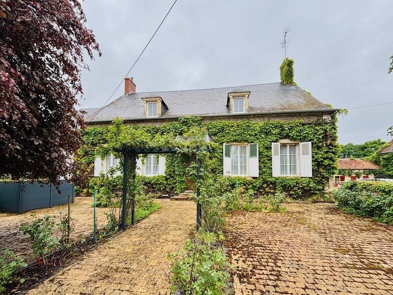 Maison à LA GUERCHE-SUR-L'AUBOIS