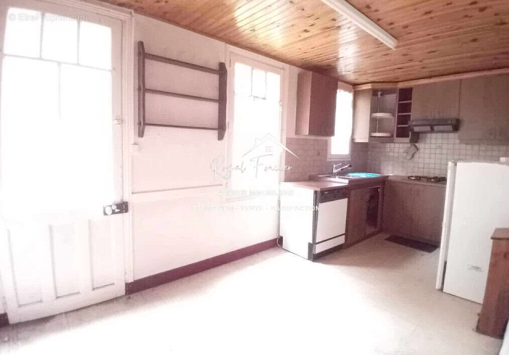 Cuisine - Maison à YZEURES-SUR-CREUSE