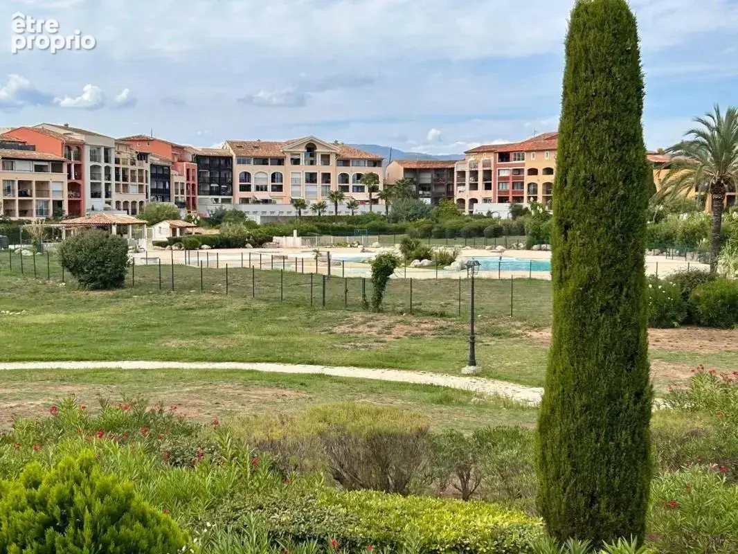 À VENDRE – Superbe T2 de 41m2 meublé avec vue panoramique – Marines de Gassin - 83580 (à 5 km de Saint-Tropez) - photo 2