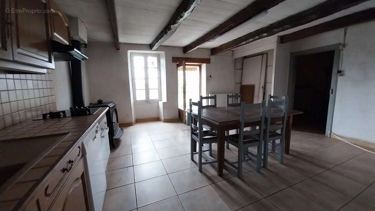 Maison à PUYLAROQUE