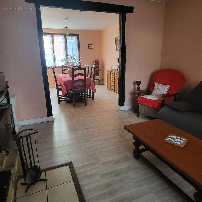 Maison à ETREPAGNY