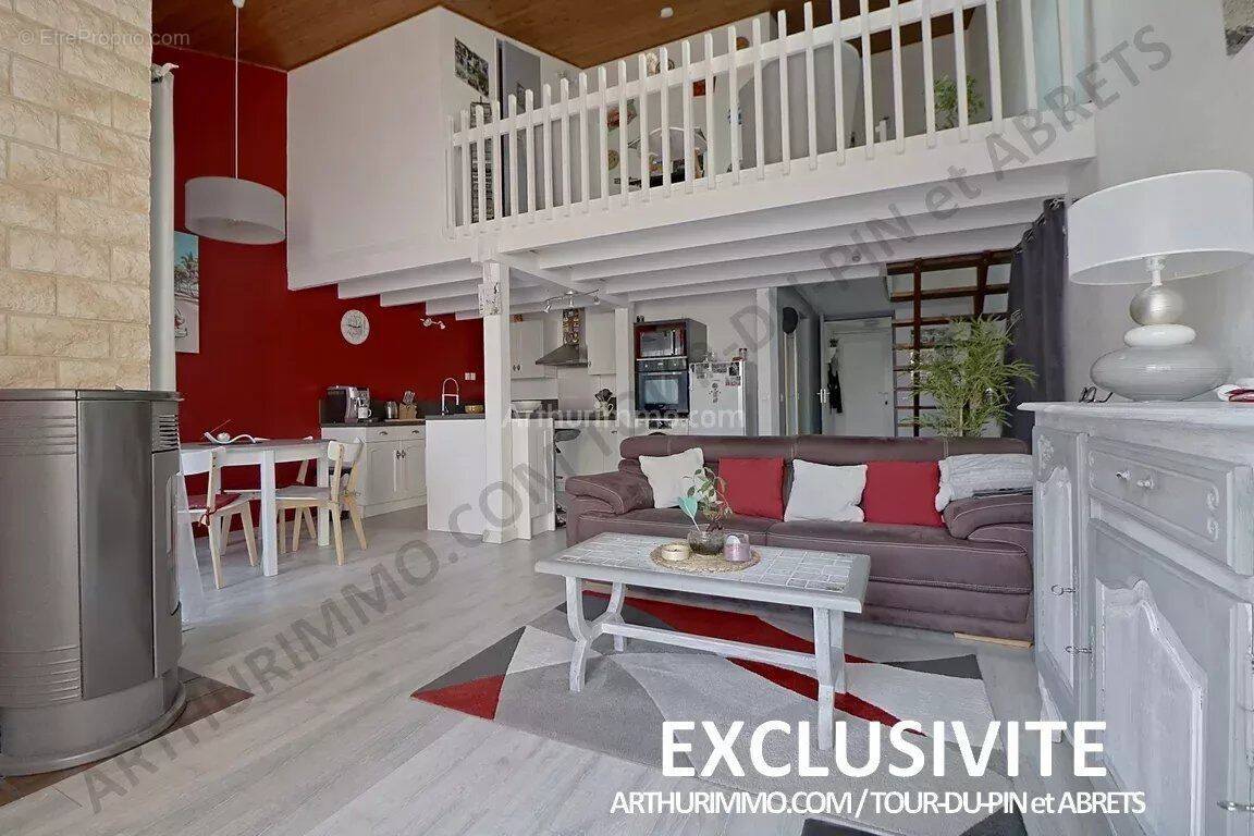 Maison à LA TOUR-DU-PIN