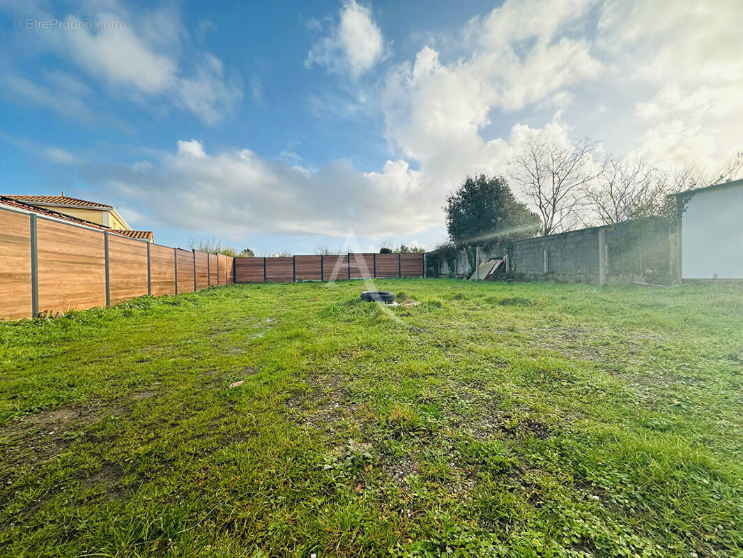 Terrain à LE FENOUILLER