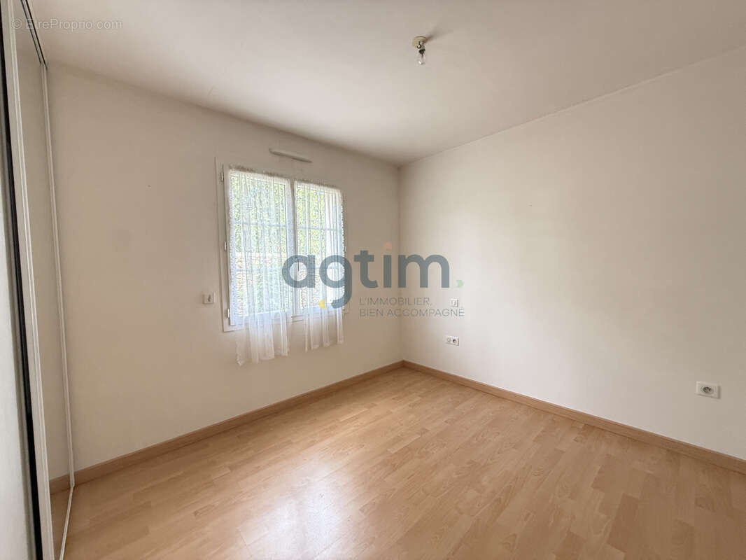 MONTAIGU, Centre, en lotissement: Maison de plain pied, 93m2 habitables, 2 chambres, garage, terrain clos - photo 20
