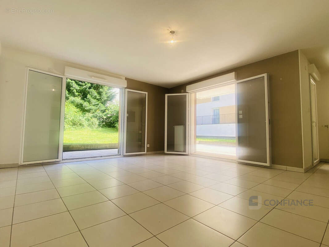 Appartement à LENTILLY