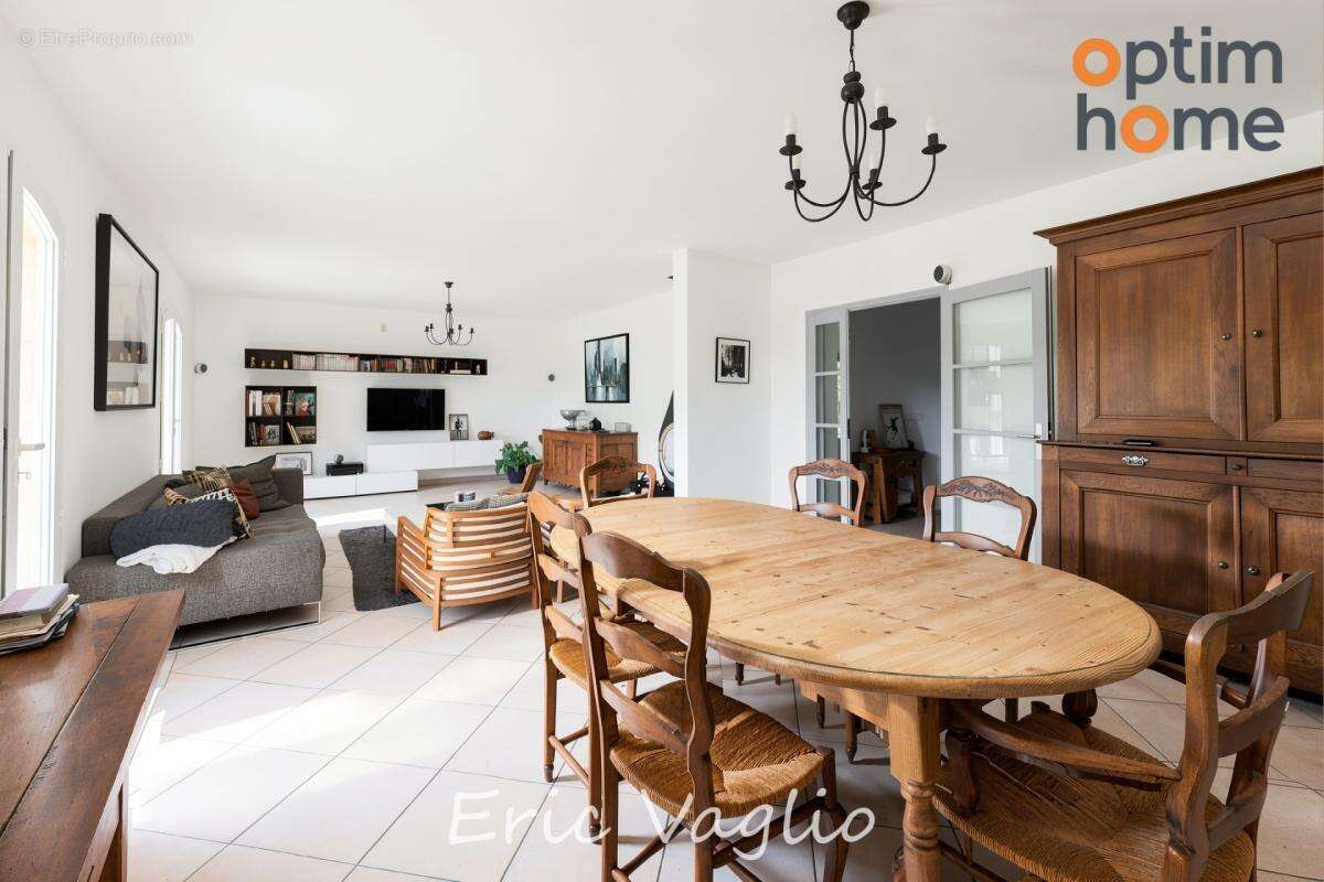 Bouc Bel Air (Aix à 10 mn) - Vente Belle Villa T5 de 269 M2, sur un terrain clos et arboré de 1257 M2 avec piscine, proche IBS,  - photo 11